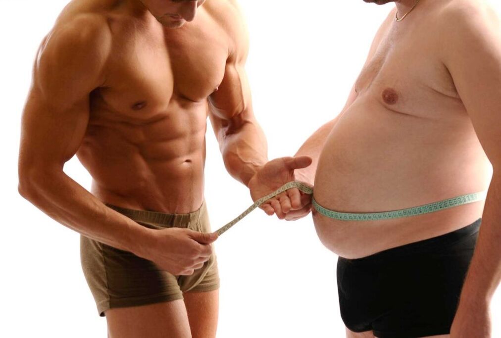 A kövér férfiaknak le kell fogyniuk, hogy a nagy has ne csökkentse a pénisz méretét
